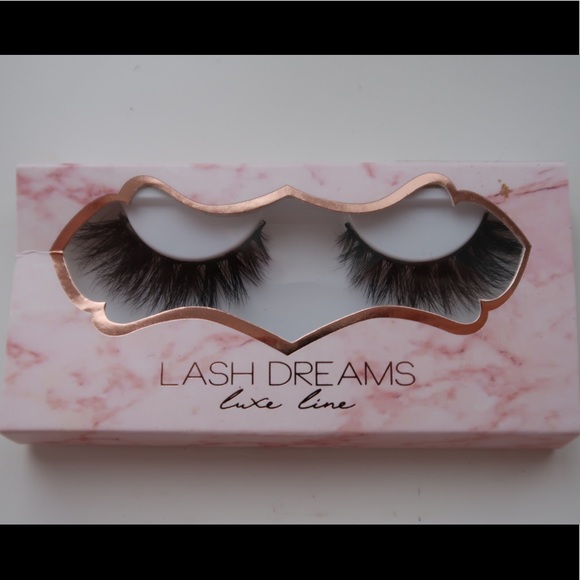 False Lashes - Picture 1 of 3